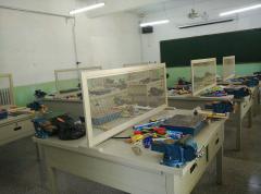广西医科大学钳工实验室项目