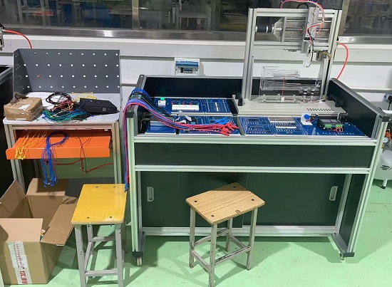 单片机技术应用实训考核装置交付使用(图1)